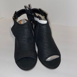 Time and Tru Women's Heeled Peep Toe Bootie Size 7